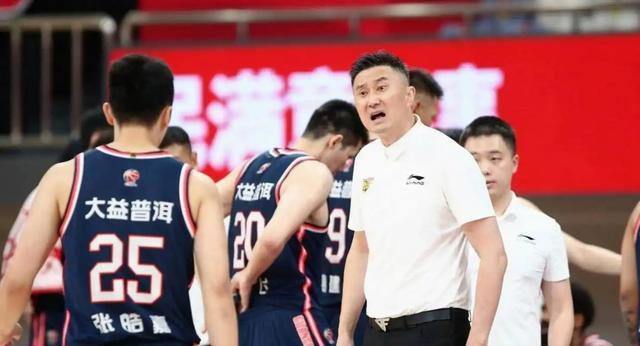 CBA一天罚21万！季后赛乱象频出，罚单敲醒了谁？