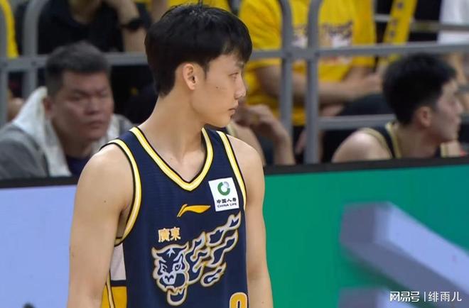 京粤G3生死战前！广东青训惨遭北京首钢大屠杀，男篮国青控卫低迷