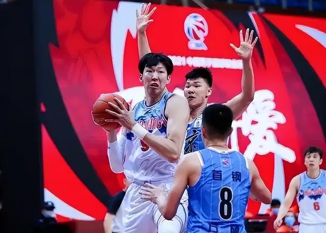 首钢内线砍近60分，广东内线被狠打，青训断层有多坑？