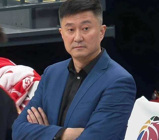 广东速递！杜锋最新活动安排曝光，胡明轩罕见发声，奎因离队返美