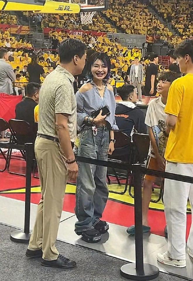 禁赛3年后，李春江近况曝光！定居广东，63岁享受退休生活当网红