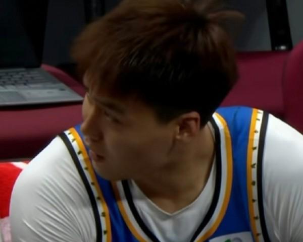 发挥糟糕，赵睿4中1取3分5失误&末节犯满离场，正负值-15