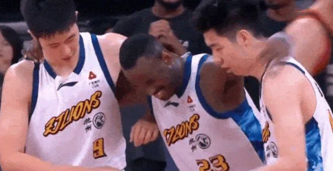 太惨烈！广厦深圳G3五人受伤！桑普森林秉圣崴脚，深圳2大外伤退