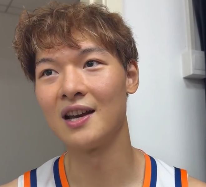 淘汰北京更衣室！王哲林点洛夫顿，刘铮力挺双李，张镇麟强调团队