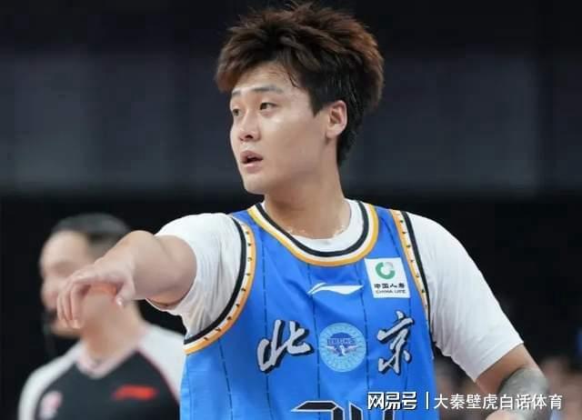 “微笑”门升级！北京1-3出局仅1天，赵睿被喊“滚蛋”，本尊回应