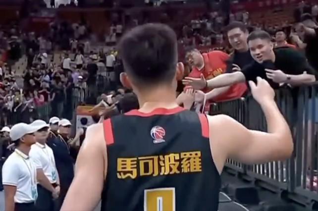 媒体人：周鹏与深圳的合同今夏到期，不排除退役回归家庭的可能