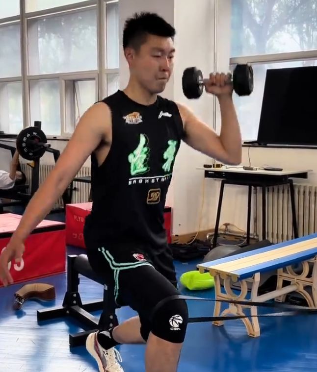 辽篮正式恢复训练！赵继伟和原帅免费线上教学，张峻豪制霸野球场