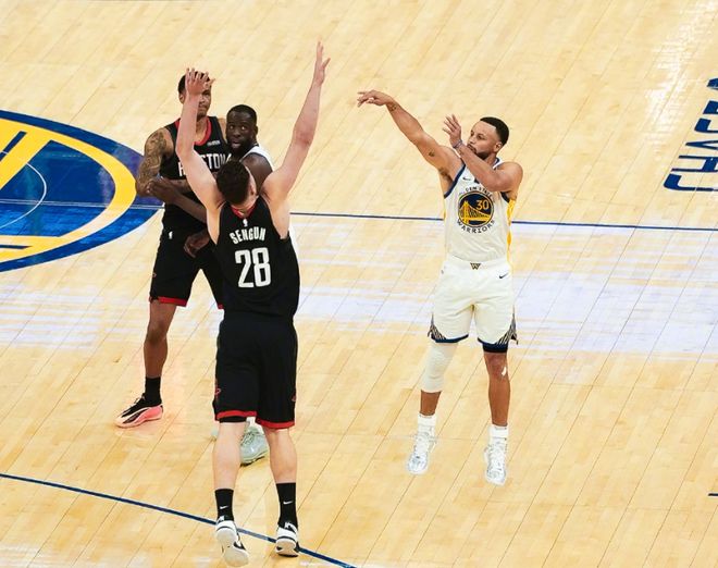 库里复出29分，错失绝杀！申京准绝杀拯救乌度卡，杜兰特31分8助