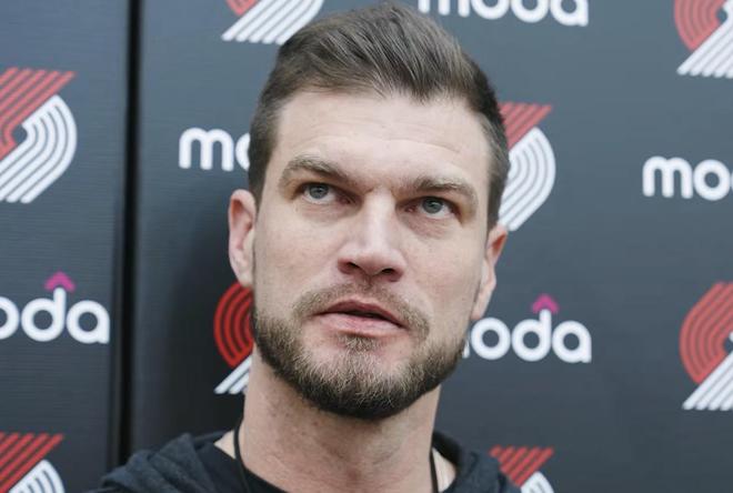 斯普利特：会按照文班能打来准备G3，利拉德首轮大概率不会复出