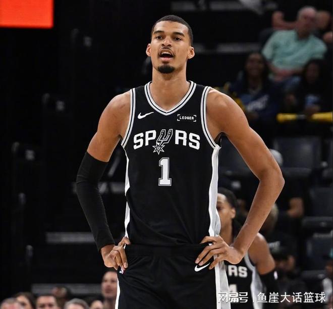 马刺拒逆转！文班17+5伤退，恩比德34分19罚，乔治16+5榜眼爆发