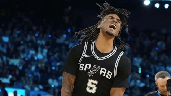 大帝34分复仇文班！卡斯尔三双打爆马克西，马刺115-102血洗