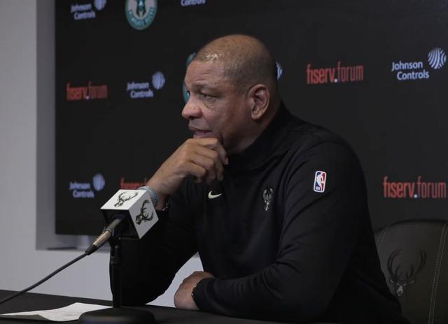 里弗斯：缺少字母哥和特纳依然坚持到最后，我喜欢今晚的表现