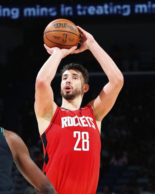 第二次单场35+10+5+5记三分，申京比肩哈登成为火箭队史第二人