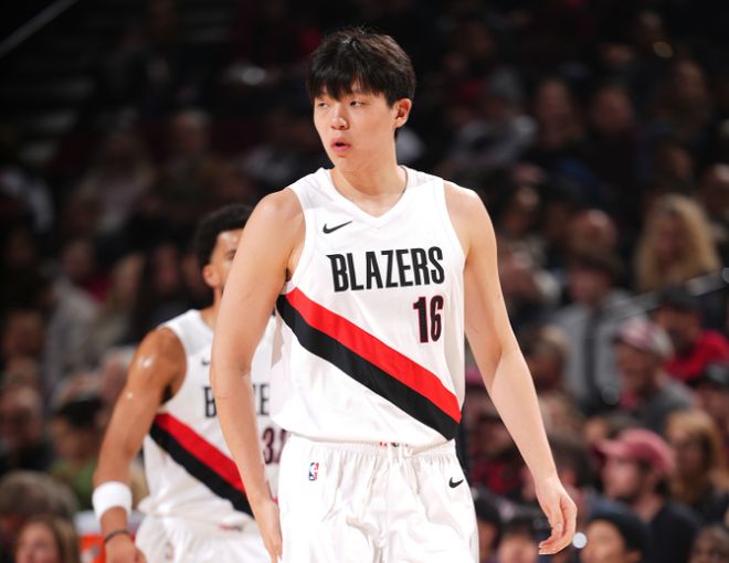 破中国球员8年季后赛数据荒！杨瀚森37秒1篮板 两场季后赛仍0分