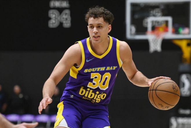 得分能力太糟糕了！湖人在下赛季会留下这位双向合同防守大闸吗？