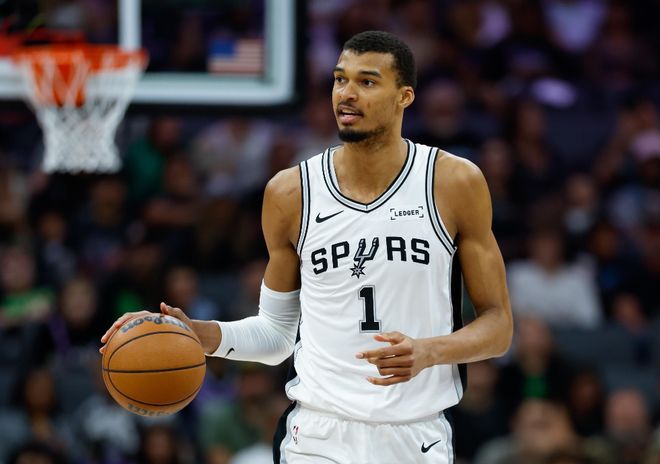 文班27+11+3+4+7封盖，太子王者归来锁开拓者奇兵，马刺3-1夺赛点