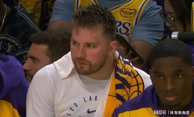 天呐，又砍40+，东契奇情场失意球场快意