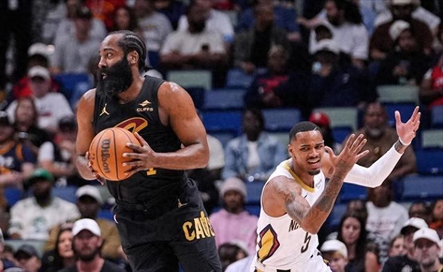 逆转鹈鹕！米切尔27+7，哈登20+6成赢球功臣，但施罗德成骑士隐患