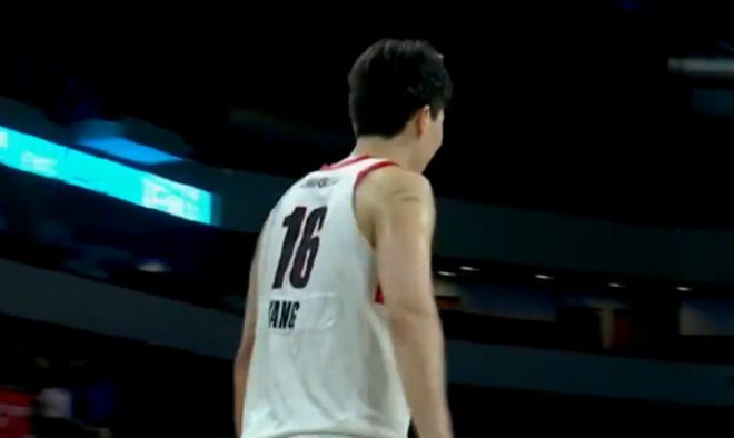 关键2+1锁定胜局！杨瀚森下半场爆发，率队挺进季后赛