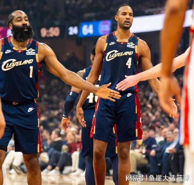 骑士3-3活塞！魔术师点出关键，米切尔反成拖累，哈登表态成关键