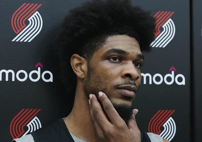 亨德森：不管文班打不打我们都会坚持杀内线，身体对抗是关键