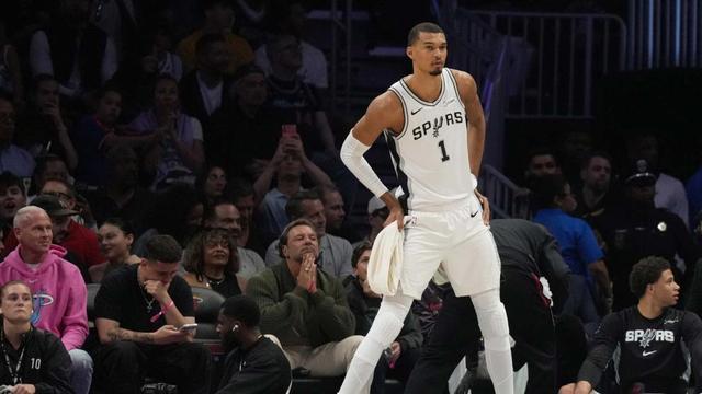 太疯狂！文班狂砍26+15创40年神迹