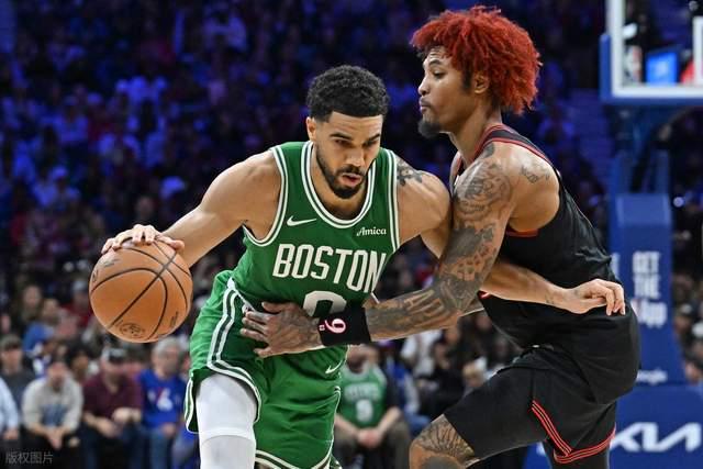 拒绝爆冷！东部豪强疯狂逆袭：全场鸦雀无声，塔图姆迎2里程碑