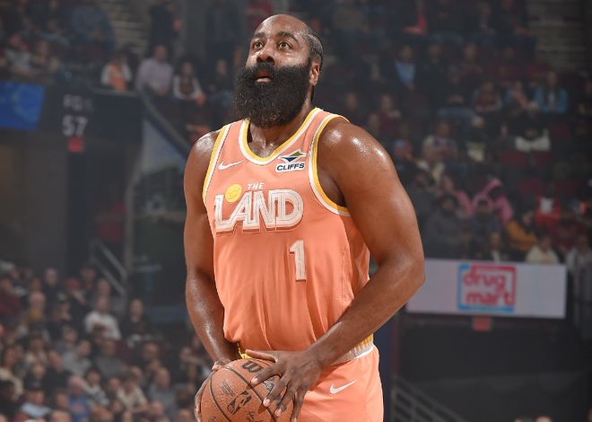 骑士三核87分制胜：米切尔42分连中关键球 哈登控局莫布利8中8