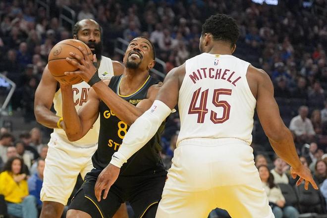 哈登19+5创神迹，骑士险胜勇士！米切尔25+6，斯特鲁斯6记3分暴走