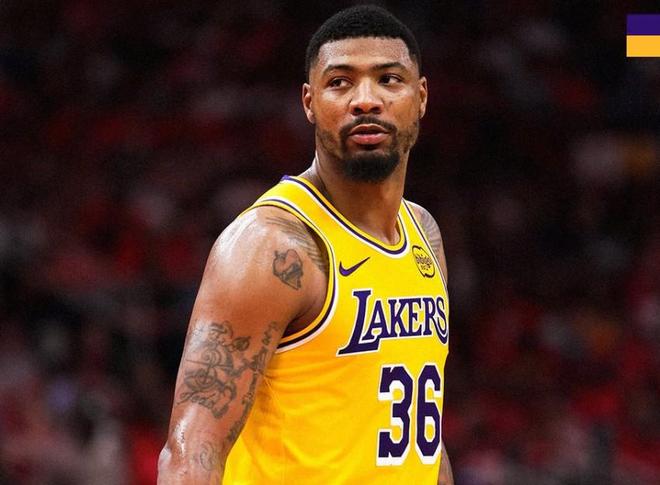 季后赛连场得分20+抢断5+，斯马特成为湖人队史第一人