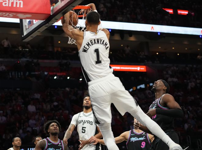 600封盖里程碑！文班亚马26+14+5帽碾碎83分先生：热巴仅17中5