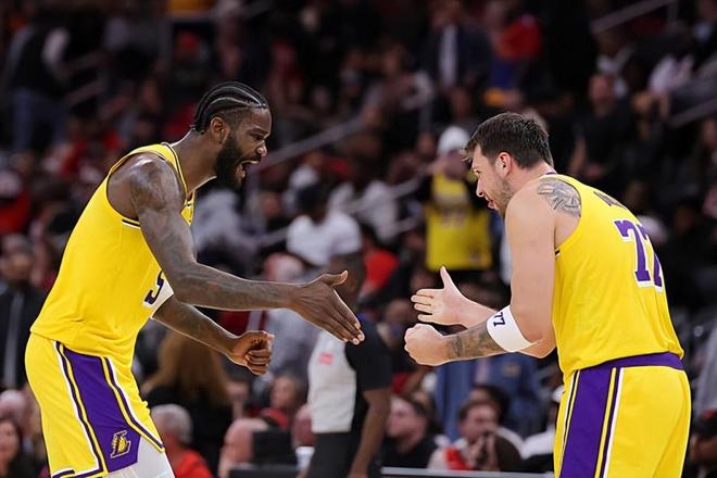 不容易啊！勇士双向合同锋线好不容易打出了一场像样的比赛？