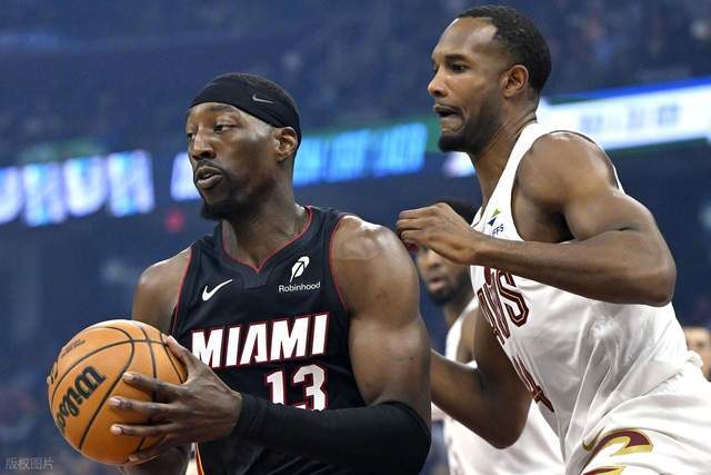 爆大冷！骑士无缘21分大逆转：米切尔28分，哈登背靠背打42分钟