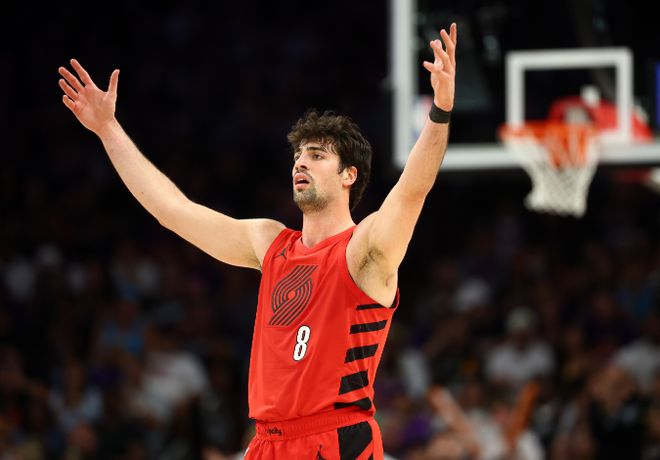 悲催！阿夫迪亚垫脚尚帕尼 被吹罚三分犯规+追加一级恶犯