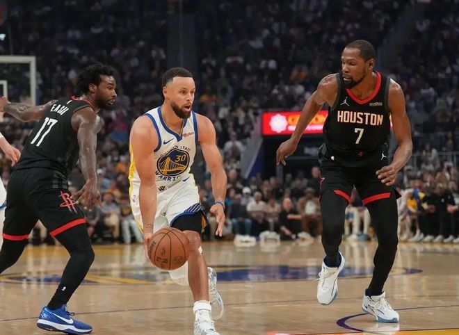 被征服！杜兰特：库里一登场比赛就变了，他的得分爆发力无人能及