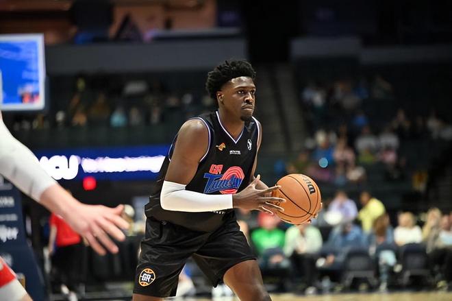 活塞二队得到前马刺掘金内线所属权，他会成为合格的替补中锋吗？