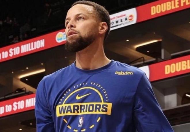 库里时隔27场复出，首战登场时间约为25分钟，生涯第7次替补