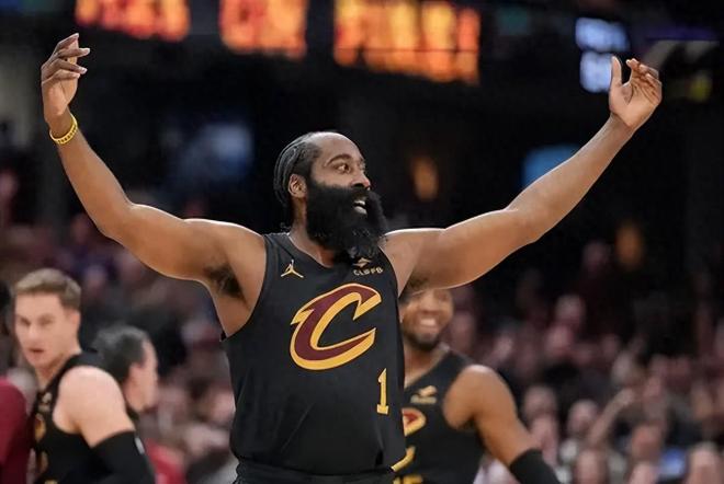 24+5+2！斯特鲁斯爆锤勇士，骑士首发定了，但哈登更想要东部第四