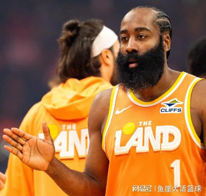 骑士险胜魔术！莫布里看清现实，阿特金森谈哈登米切尔也把话挑明