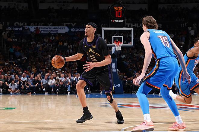 进攻端表现不错，然而湖人替补中锋在防守端算是被雷霆打爆了？