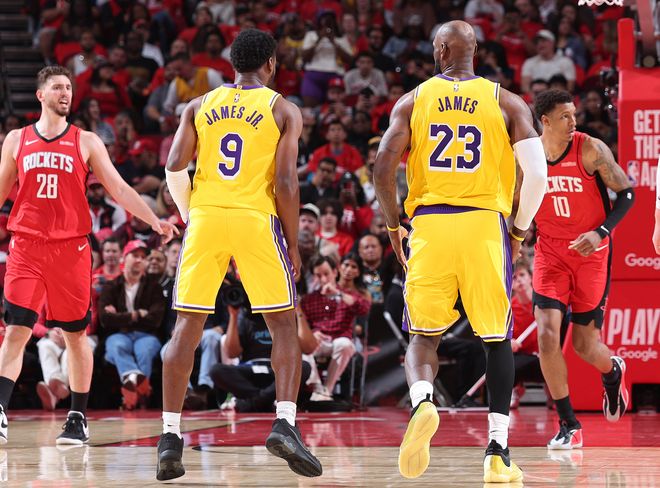 致命失误后绝平三分！41岁勒布朗鏖战45分钟累到瘫软：又造代表作