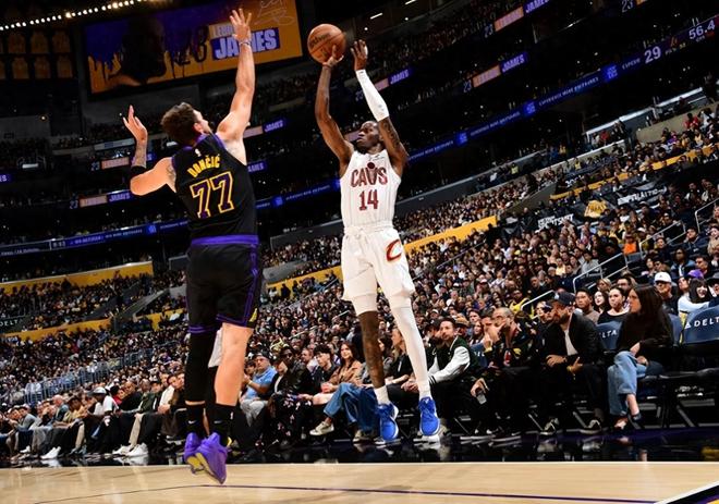 轰42+12+5！东契奇爆锤骑士，米切尔超鬼，但哈登更想要东部第四