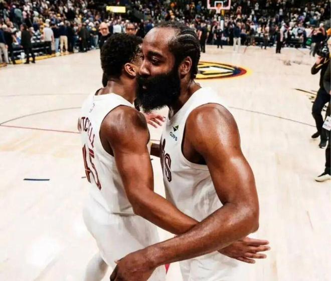 齐砍68分！4连胜！真叫哈登抱上大腿了！