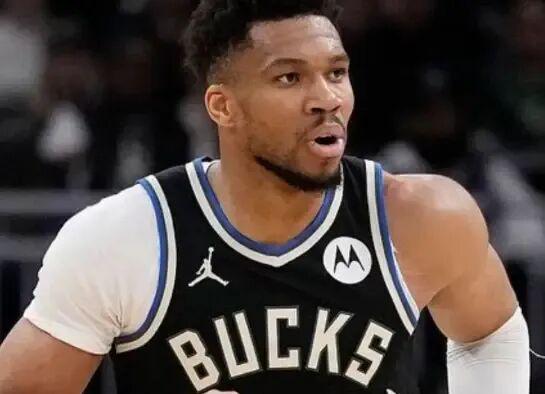 妈呀演戏呢？！炮轰球队、引导舆论..闹心的事他全干了！还是超巨呢.....