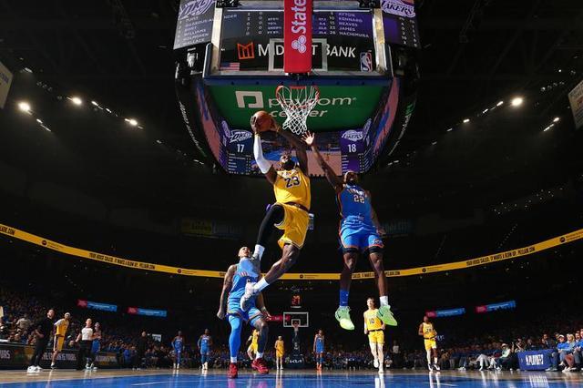 NBA季后赛｜燃尽了！詹姆斯力压新王也救不了湖人