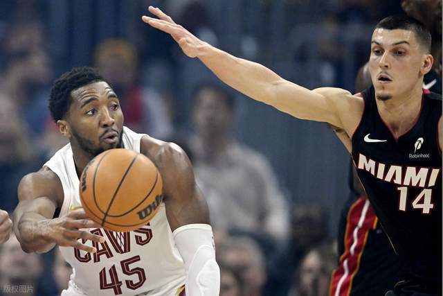 大崩盘！骑士最多落后高达21分：全队三分15中3，哈登心不在焉