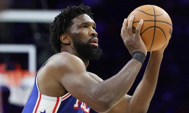 76人力克黄蜂终结对手5连胜 三巨头归位76人又杀回来了？