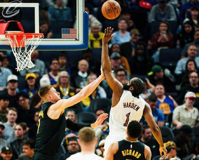 场均20+5+8！必须把球给哈登，阿特金森回应记者，他说出三大优势