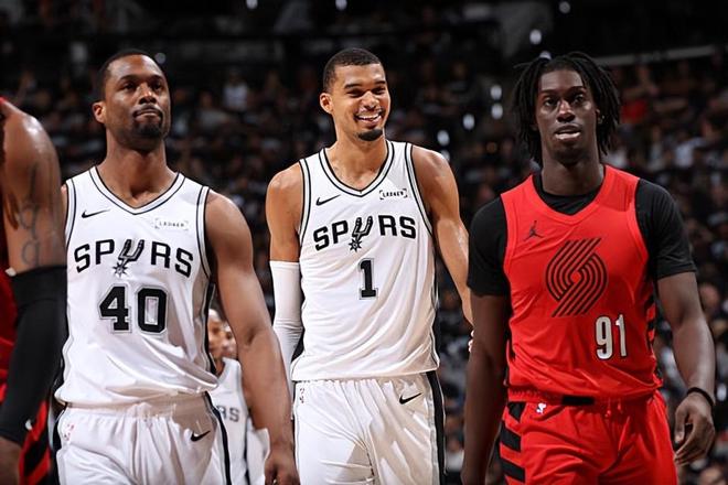 季后赛至今的表现都堪称灾难，马刺锋线老将不想为新合同拼一把？