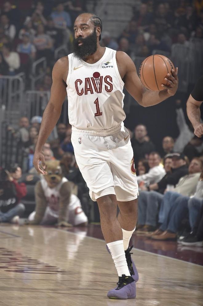 骑士末节崩盘惨负热火结束4连胜 哈登18+9+7米切尔28+6